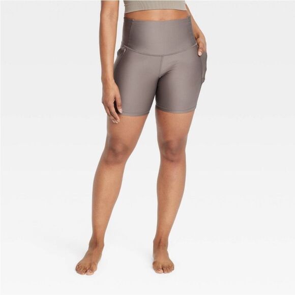 All in motion Effortless Support Women's High-Waisted pocket Bike Shorts size L - Picture 3 of 5